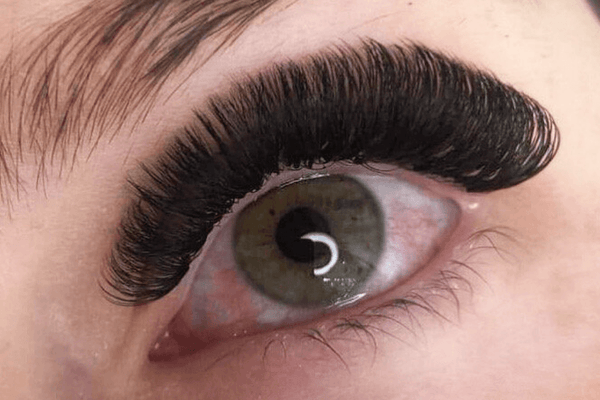 4 TIPS FOR MASTERING THE EXTREME VOLUME LASHES