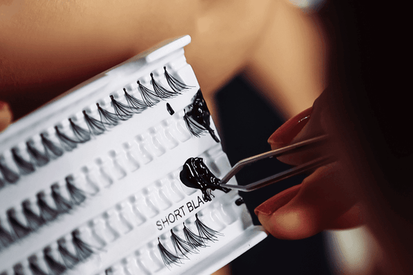 All about Eyelash extension Glue