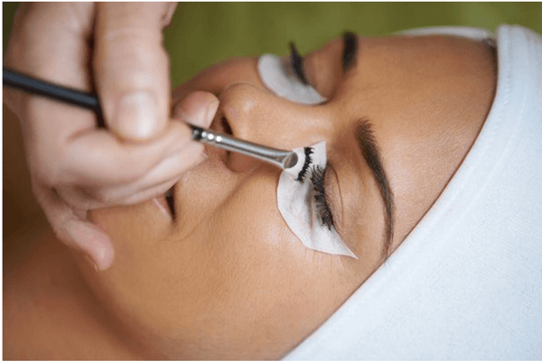 How To Do An Eyelash Extension Patch Test?